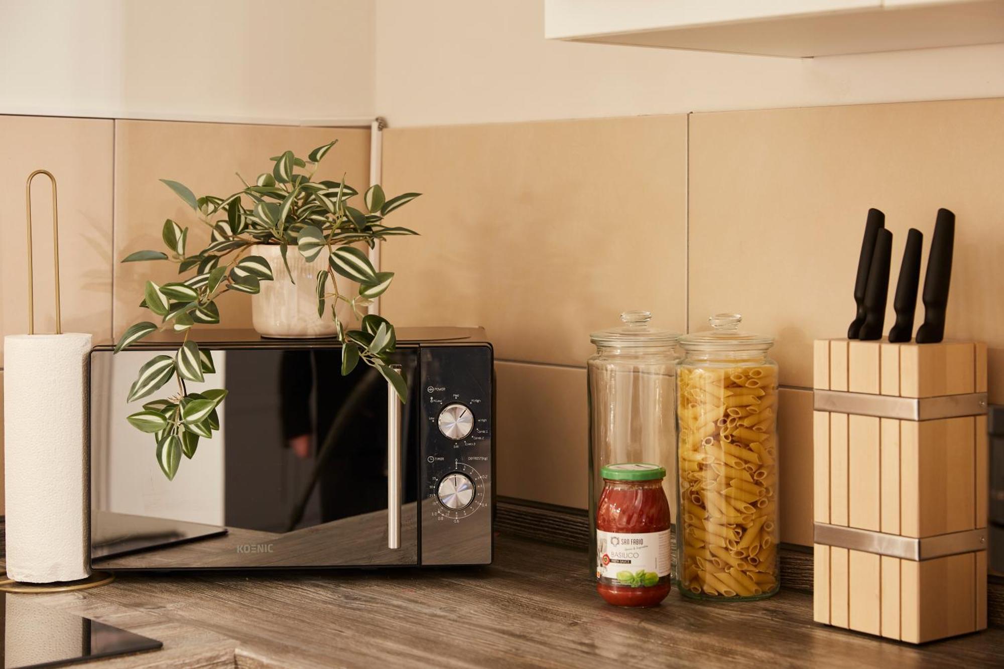 R B Business Am Flughafen Fuer 1-5 Personen - Ideal Fuer Geschaeftsreisende Und Familien - Kueche - Waschtrockner - Smart Tv Apartment